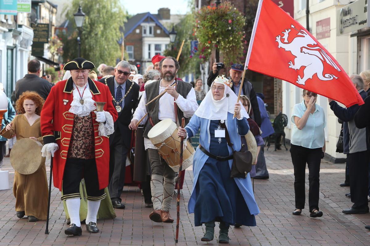March from Sun Street to King Harold's memorial stone at the Abbey Church during the King Harold Day Festival in Waltham Abbey (11/10/2014) EL80352_