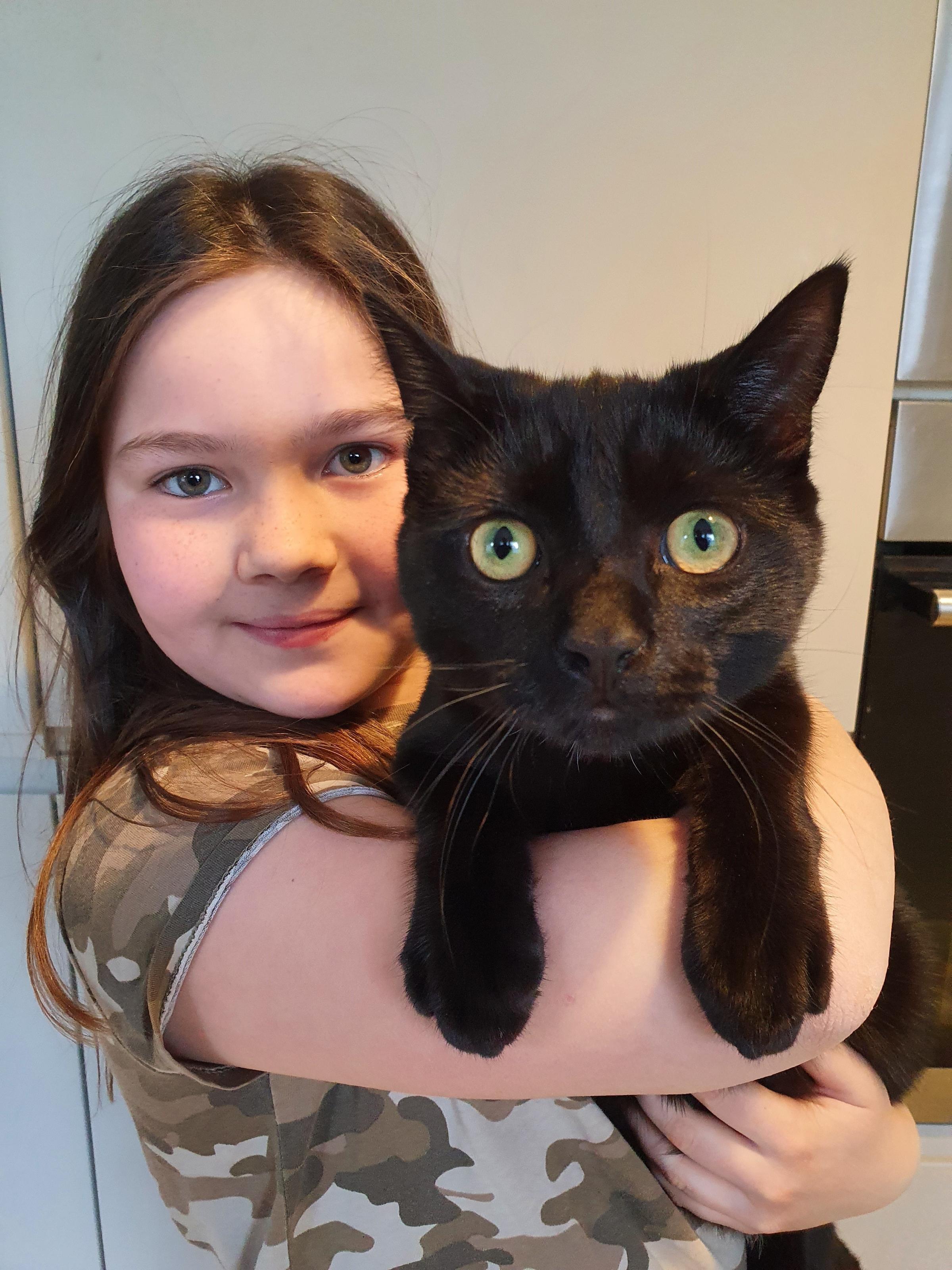 Daugher MIllie, 9, with Kai the cat