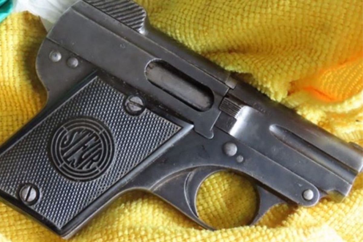 Among the items recovered by police was this vintage Steyr Pieper pocket pistol. Photo: Met Police
