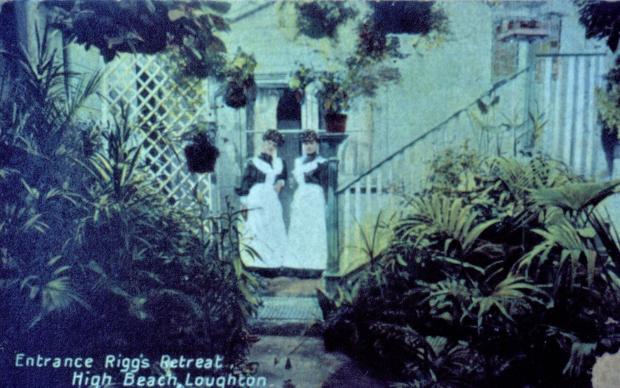 Epping Forest Guardian: Maids stand outside the entrance to Riggs Retreat