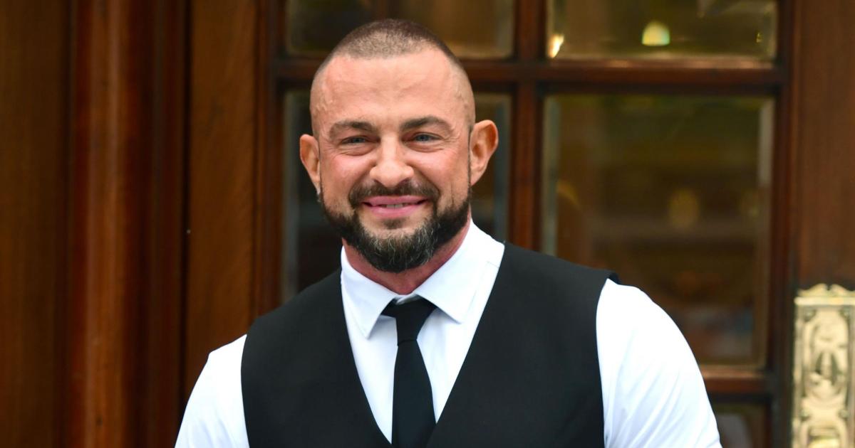 Strictly Come Dancing stars pay tribute to Robin Windsor as dancer laid to rest - Vimarsana News