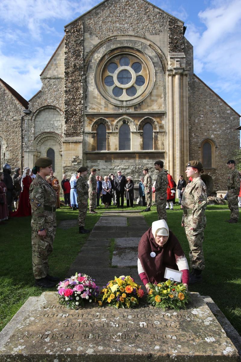 March from Sun Street to King Harold's memorial stone at the Abbey Church during the King Harold Day Festival in Waltham Abbey (11/10/2014) EL80352_